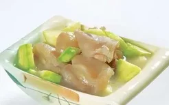 下奶营养美食:丝瓜猪蹄汤