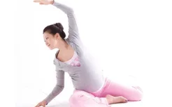 小心！孕妇瑜伽练习不当可致流产